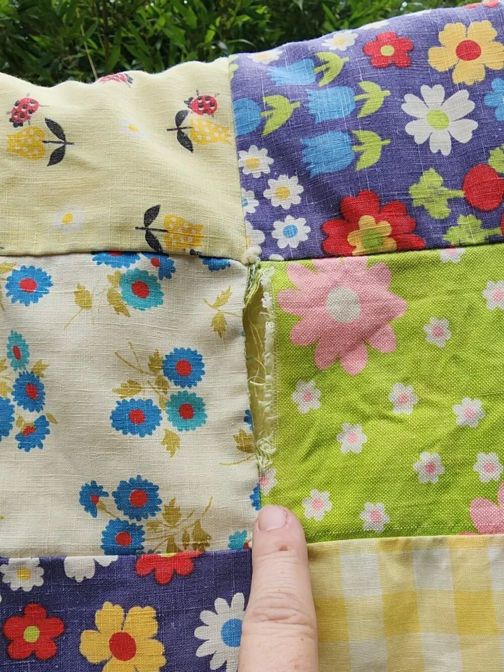 Vintage 1970s baby blanket quilt homemade by my Granny Hazel W 🌼 🌸 Antique